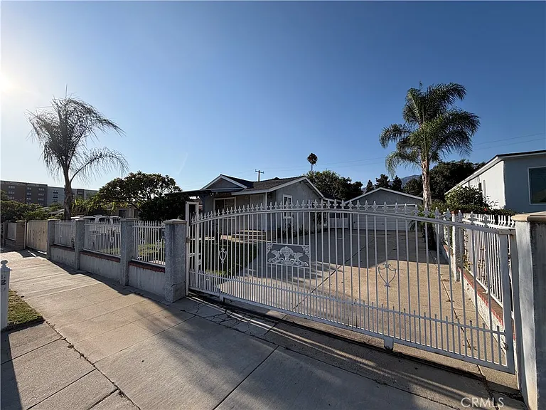 129 E Pomona Ave — Photo 19