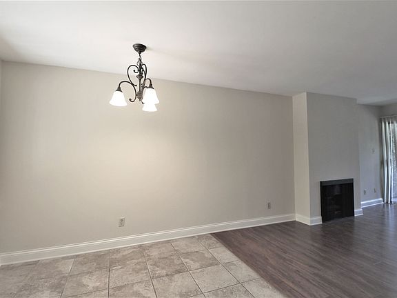 5th image of 15040 Moorpark St APT 106