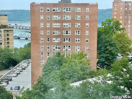 Sold by RE MAX Team | media 17