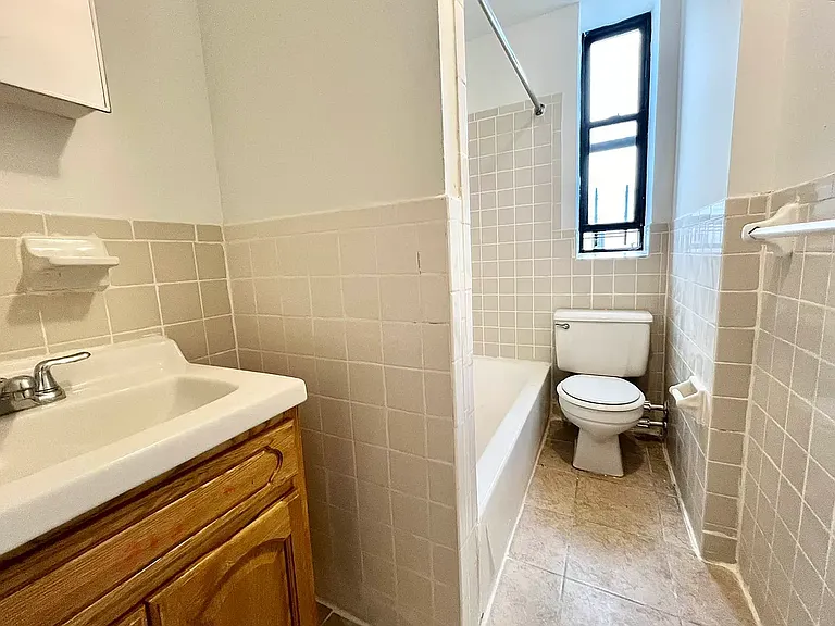 2387 Morris Ave #A2 — Photo 3