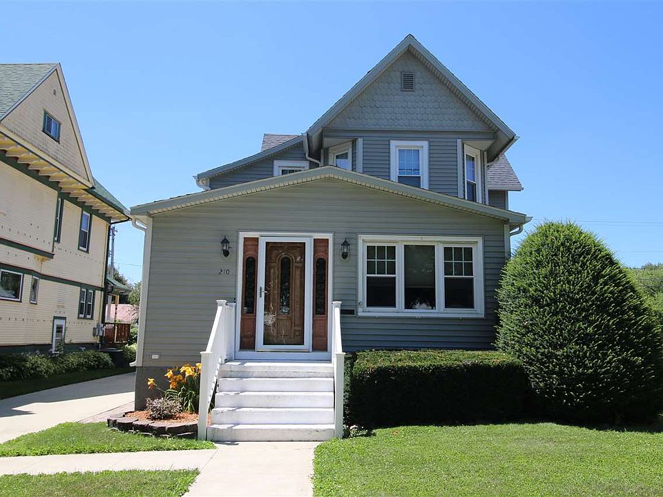 1st image of 210 1st Ave NE