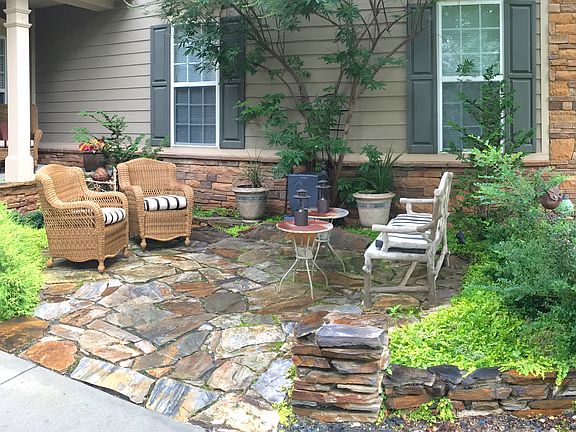 Courtyard w/fountain