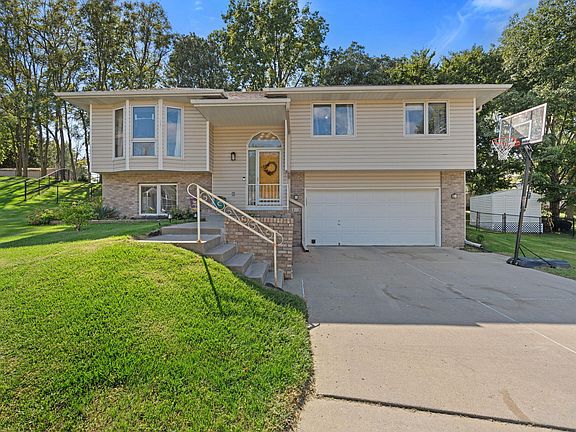 2nd image of 212 Woodcliff Cir