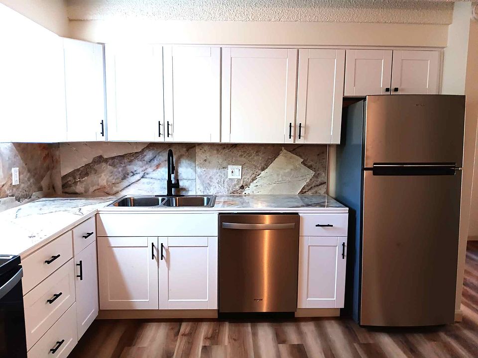 Awesome kitchen with new stainless steel appliances, and stunning kitchen tile,