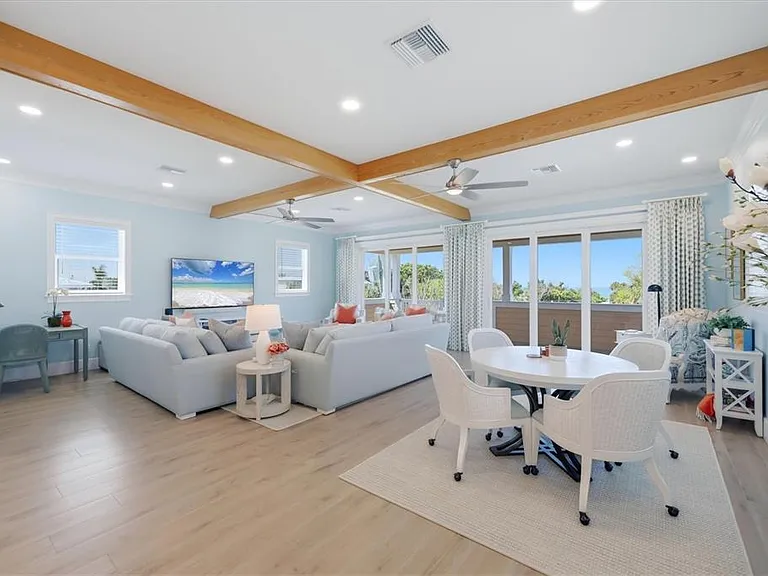 113 Aqua Ln — Photo 9