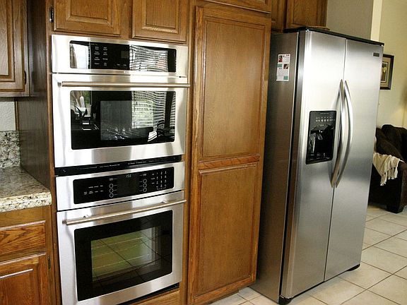 New Jenn-Aire oven combo, Frigidaire refrigerator included