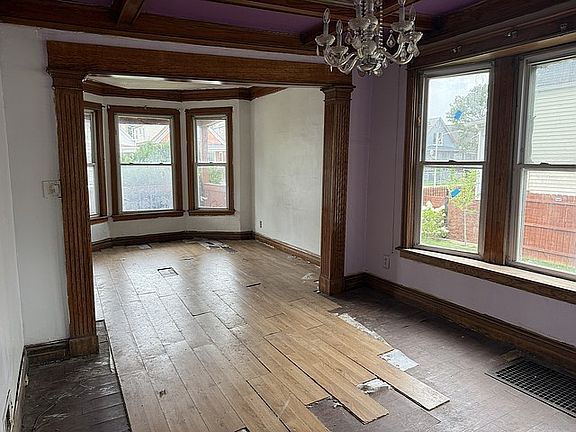 4th image of 6610 S Oakley Ave