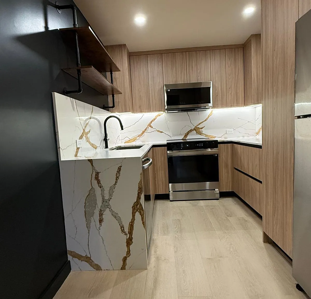 2 bed, 2.0 bath, 1075 sqft, $2,580 — Photo 3