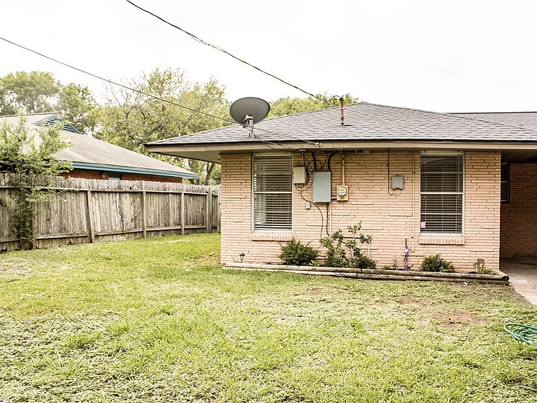 3722 Pope Dr — Photo 38