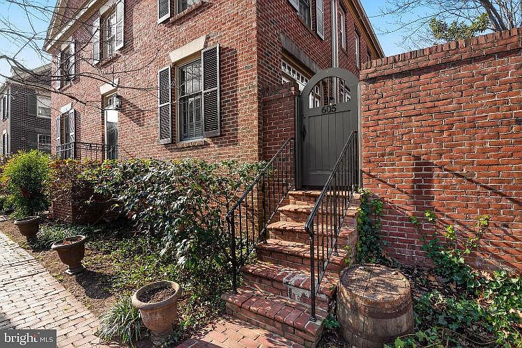 1st image of 605 S Columbus St #605