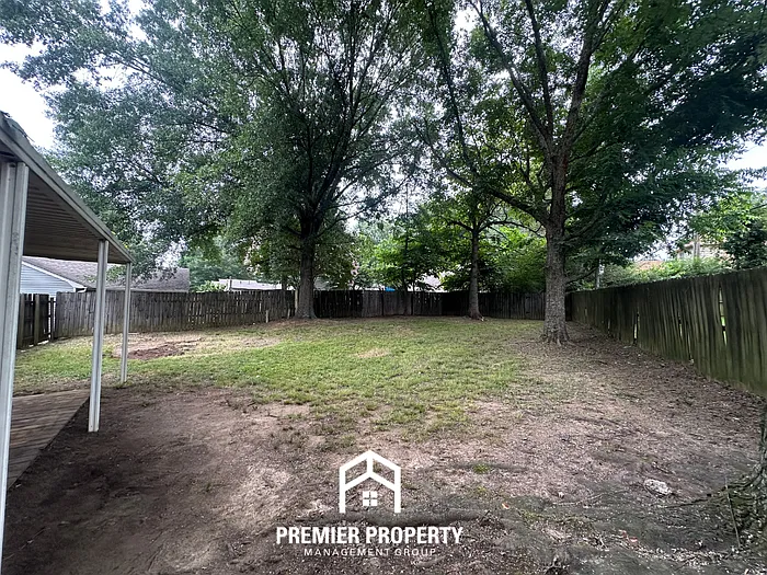 1082 Hooker St — Photo 18