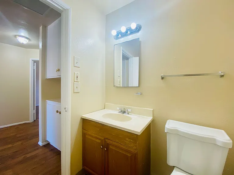Swan Court Apartments - 1 and 2 Bedroom Homes! — Photo 21