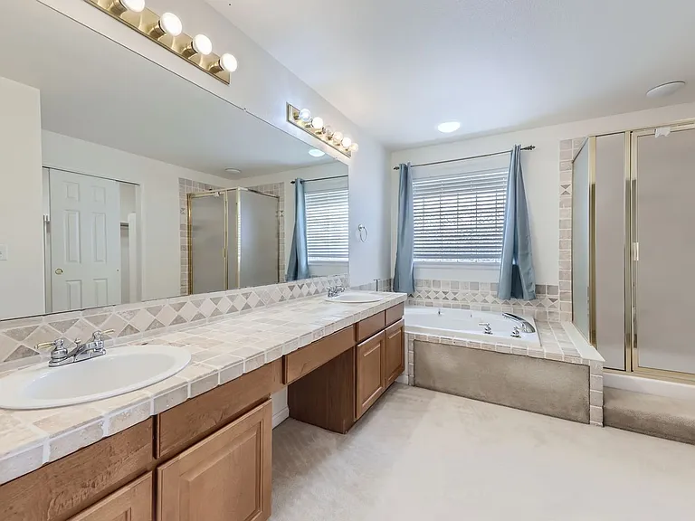 1009 Topaz St — Photo 8