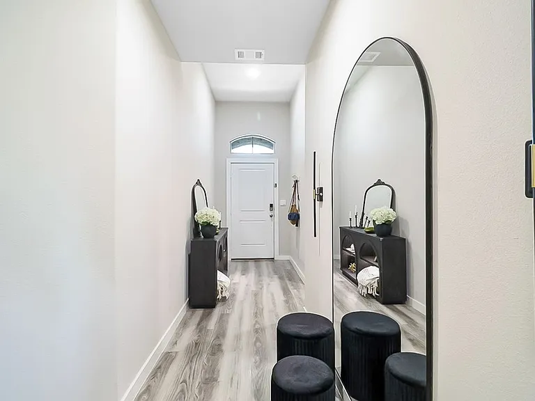 6402 Oracle Dr — Photo 2