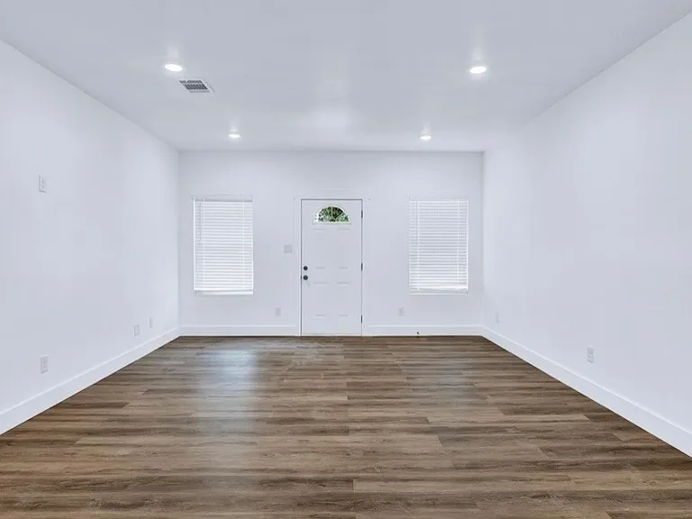 1027 W Coffin St — Photo 8