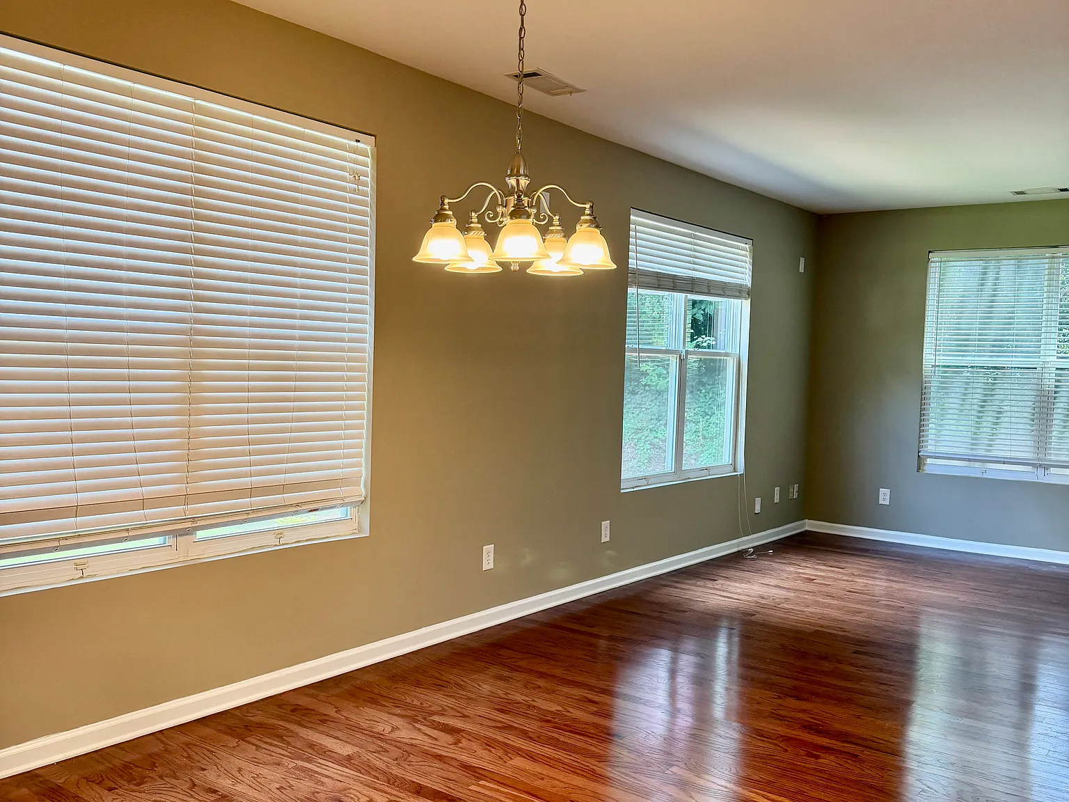3 bed, 2.5 bath, 1891 sqft, $1,900 — Photo 4