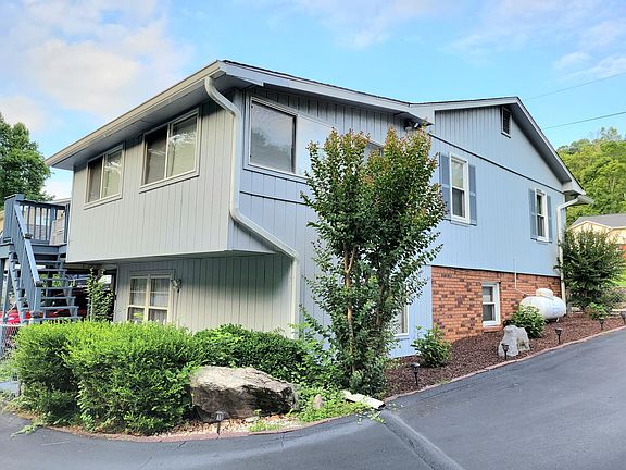3rd image of 3833 Alderwood Dr