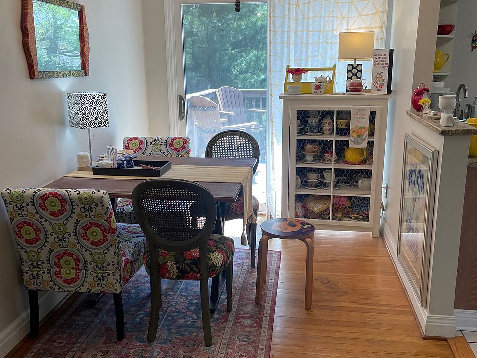 This picture was taken in the apartment across the hall. For some reason I don't have this picture of unit 3. Anyway it's a mirror image of the dining area and doors that lead out to the deck.