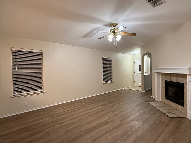 311 McCarthur Dr — Photo 2