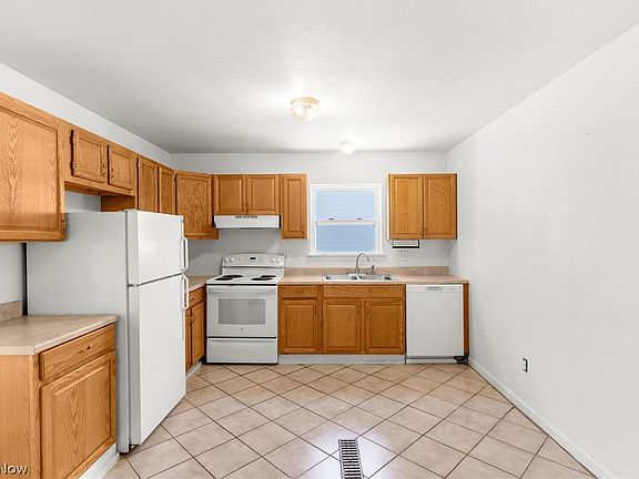 5th image of 4134 Westmont Dr