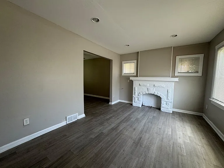 15387 Lesure St — Photo 2