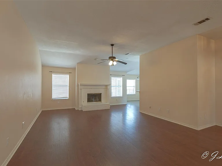 8116 Ship St — Photo 3