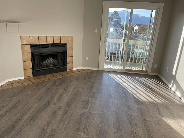 1002 Mazatlan Cir #B — Photo 2