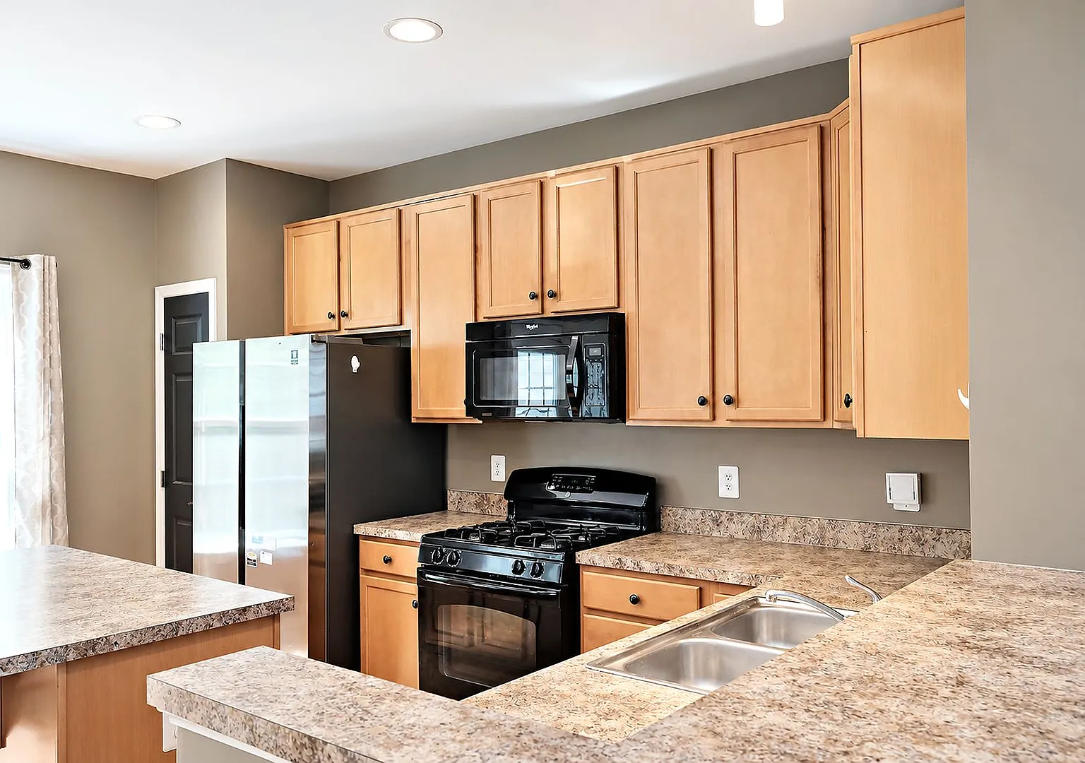 Pet-Friendly Pavilions at Pantops Townhome — Photo 1