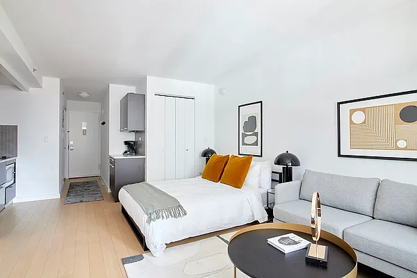 Rented by Manhattan Realty Group | media 9