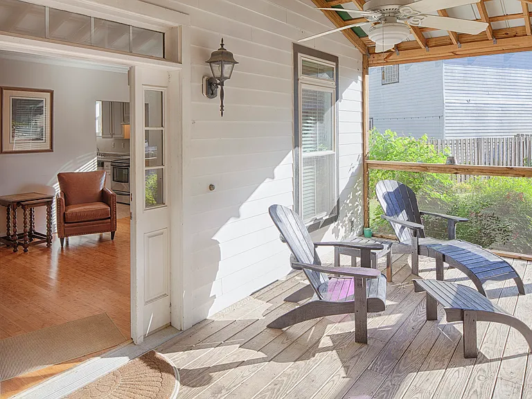 3206 Robertson Ave — Photo 2
