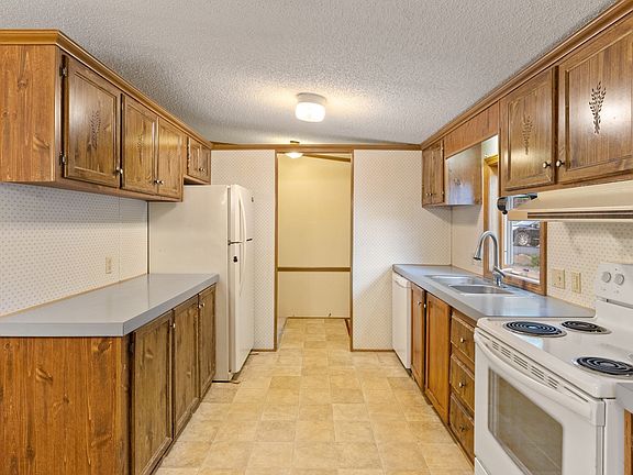 5th image of 74 Sunrise Ln