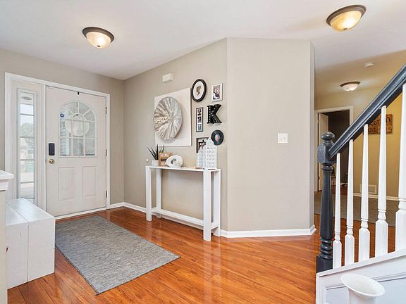 3rd image of 1009 Bayhill Ln