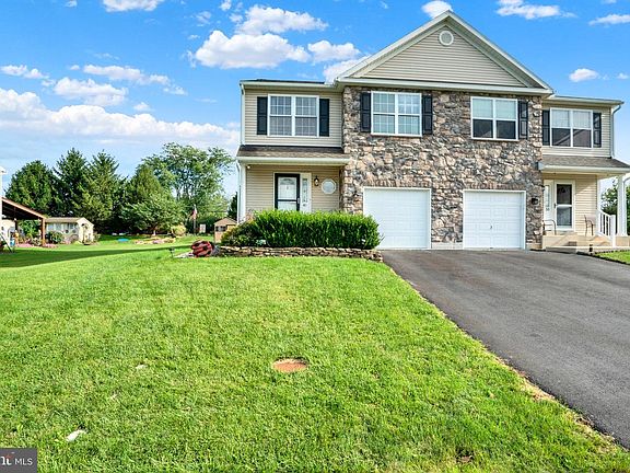 2nd image of 40 N Calais Dr