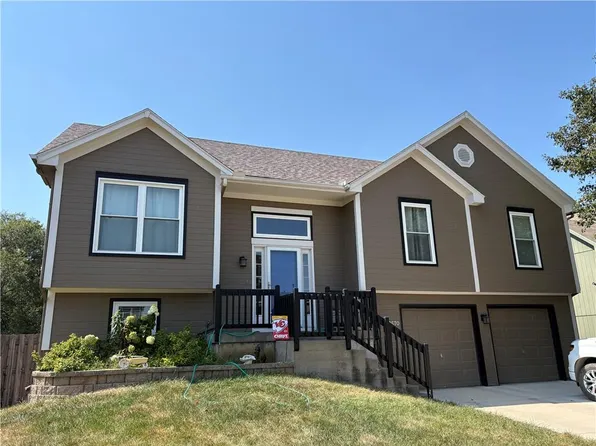 12570 S Parker Ter, Olathe, KS 66061