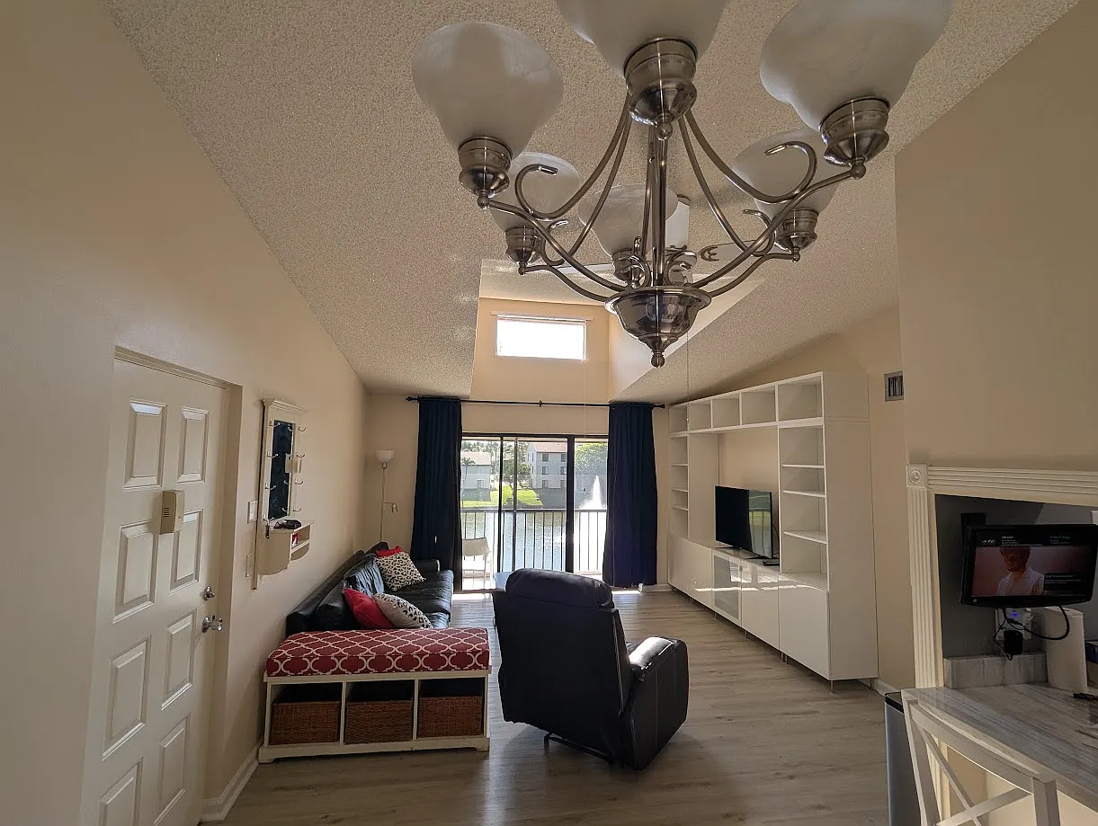 2 bed, 1005 sqft, $2,000 — Photo 3