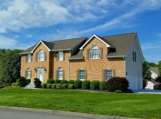 868 Galloping Ln, Powell, TN 37849