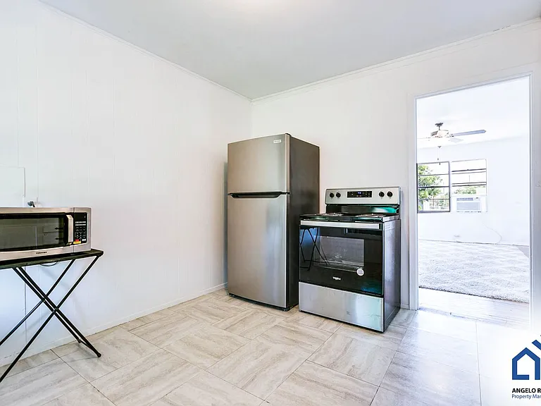 107 Belaire Ave — Photo 8