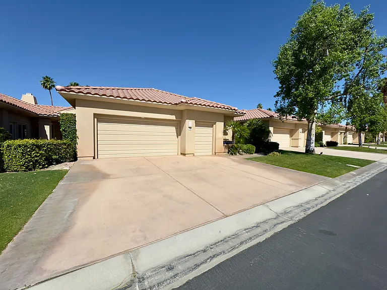 128 E Kavenish Dr — Photo 6