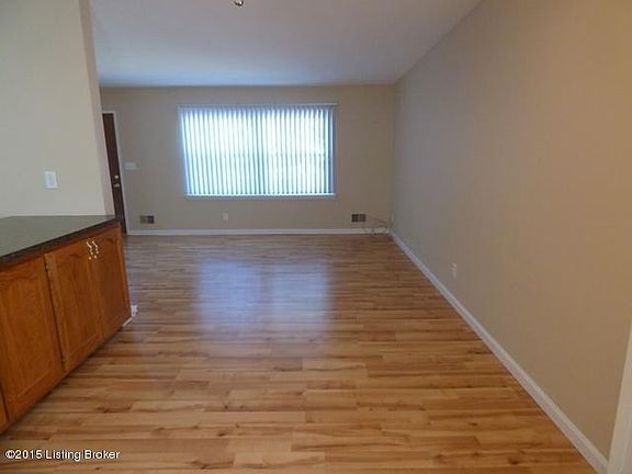 8403 Dining Area