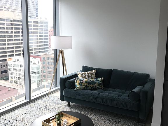 4th image of 315 W Illinois St