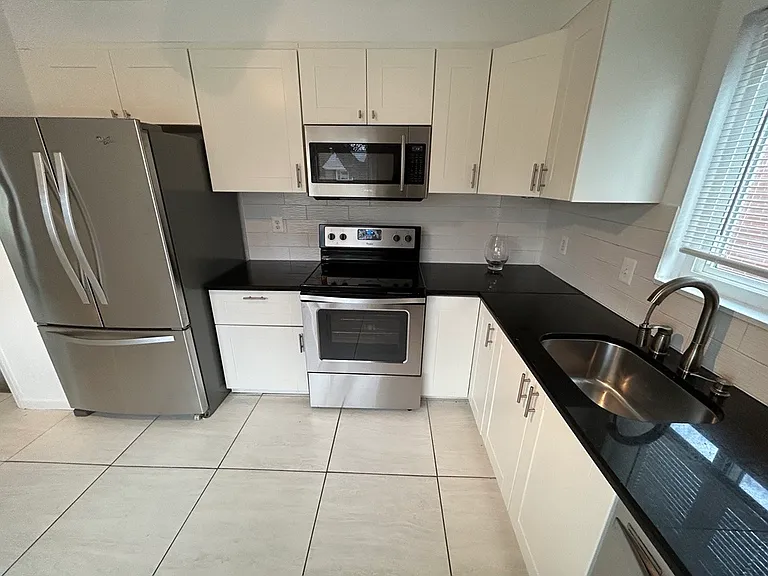 118 W Lawrence Ave — Photo 16