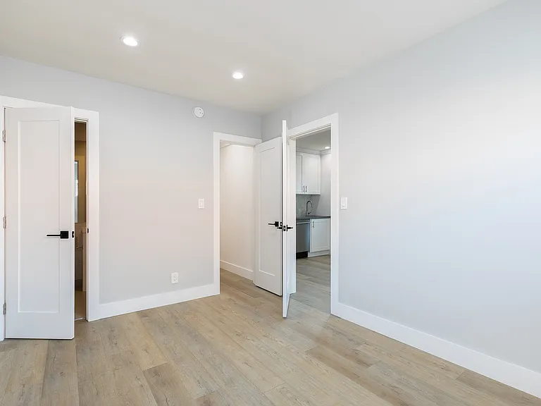2822 S Redondo Blvd #H — Photo 6
