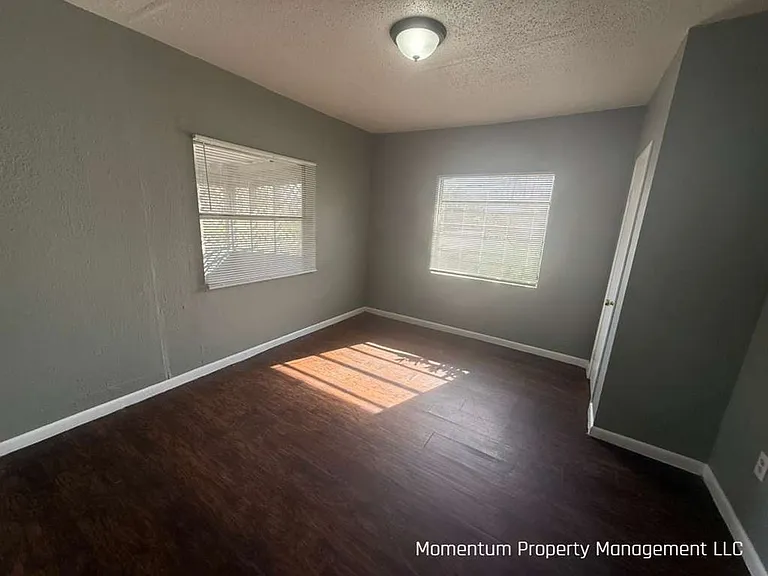 836 Martin Luther King Jr Ave — Photo 5