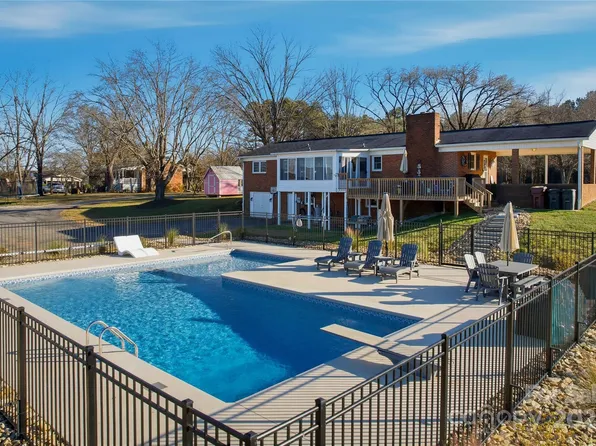 1400 Dry Ponds Rd, Granite Falls, NC 28630