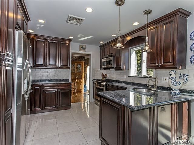 1st image of 126 Columbia Dr