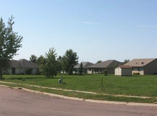 305 Copper Village Cir, Mankato, MN 56001