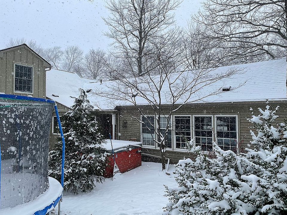 2nd image of 2 Brookline Ln
