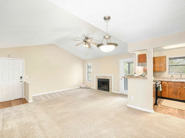 MAA Mandarin Lakes — Photo 15