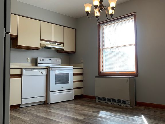 4th image of 136 Ithaca Rd #4