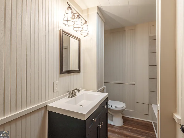 243 Boulevard #B — Photo 16